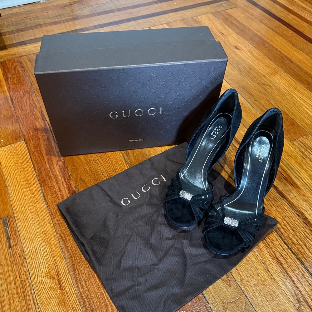 Gucci Black Suede Heeled Pumps with Embellished Bow Accent